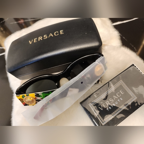 Limited edition Authentic Versace sunglasses - Picture 4 of 5